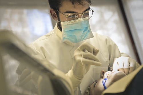 重庆3d隐形牙齿矫正效果怎么样？和钢丝牙套比哪个好