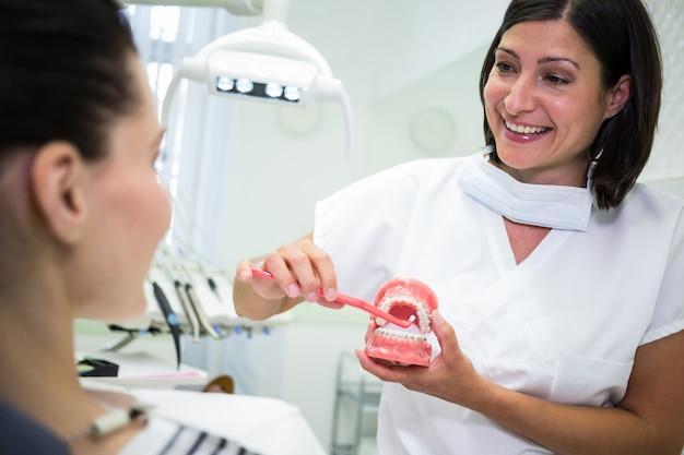 重庆北京半口种植牙哪家好？找经验丰富医生，用靠谱种植系统