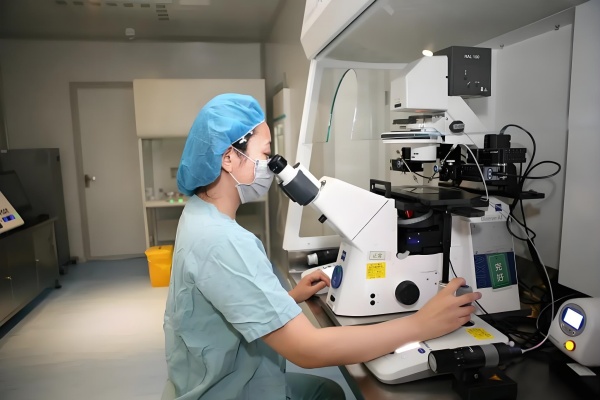 男方HIV阳性女方阴性生育_女方hiv阳性男方初筛阴性_男方hiv女方正常可以生育吗